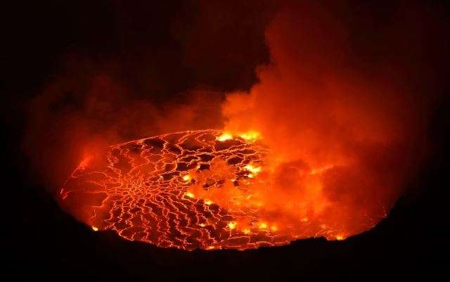 6 Безопасных мест, откуда можно наблюдать за действующими вулканами