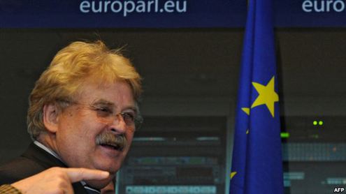 Депутата европарламента заставят мастурбировать в аэропорту, — источник